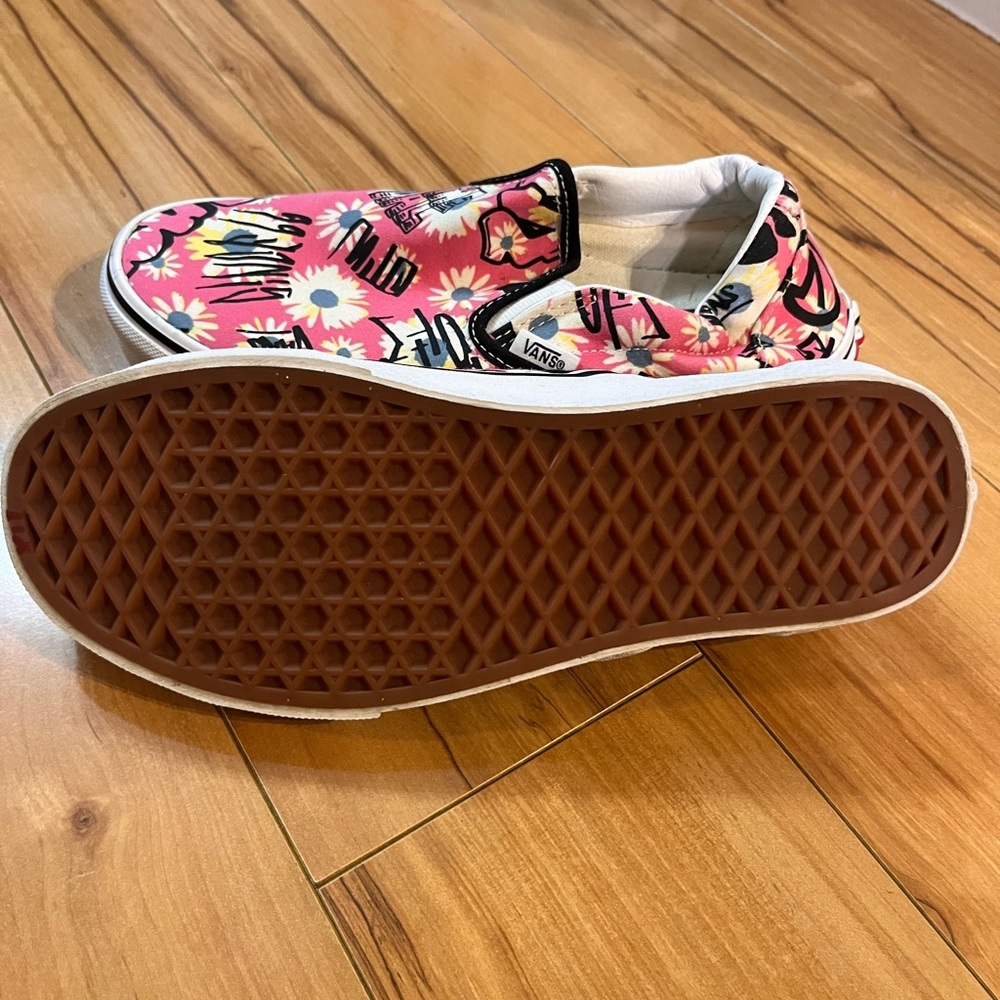VANS W7/M5.5 classic slip ons in pink floral graffiti print - Picture 3 of 9